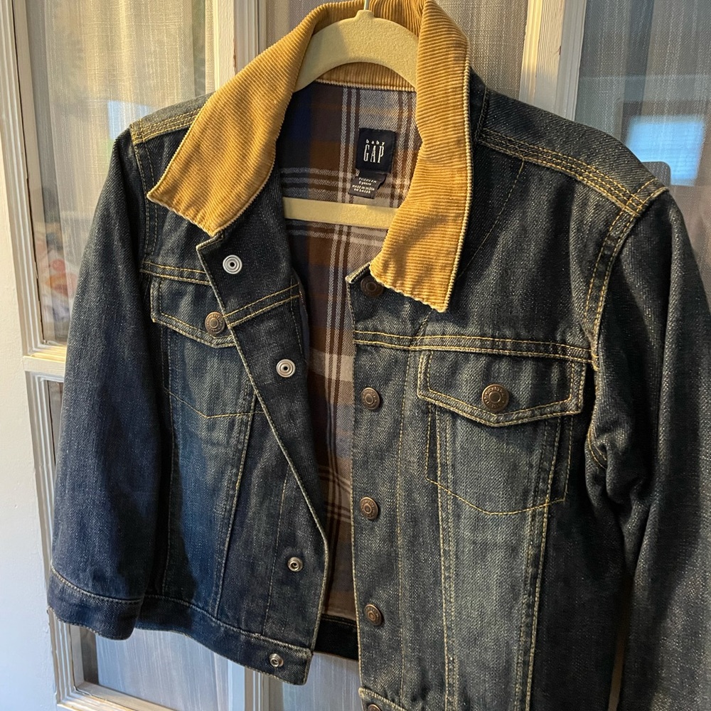 Gap kids denim jacket with corduroy collar size 5T